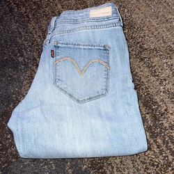 Women Levi’s Classic Jeans