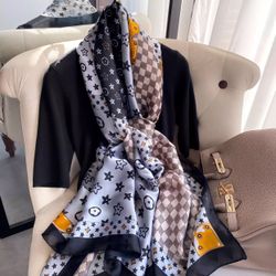 Luxury Fashion  Scarfs 