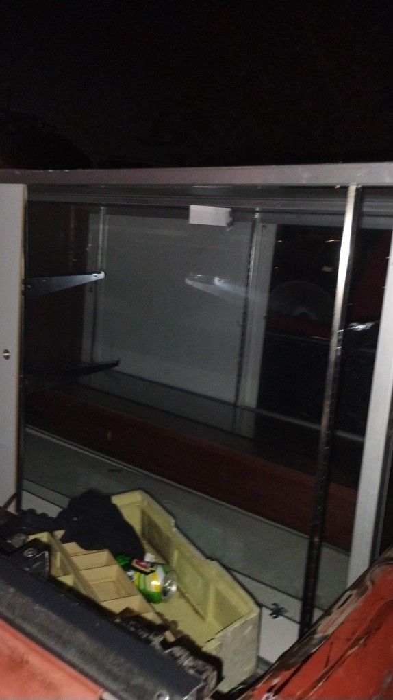 Show Cases With Shelves