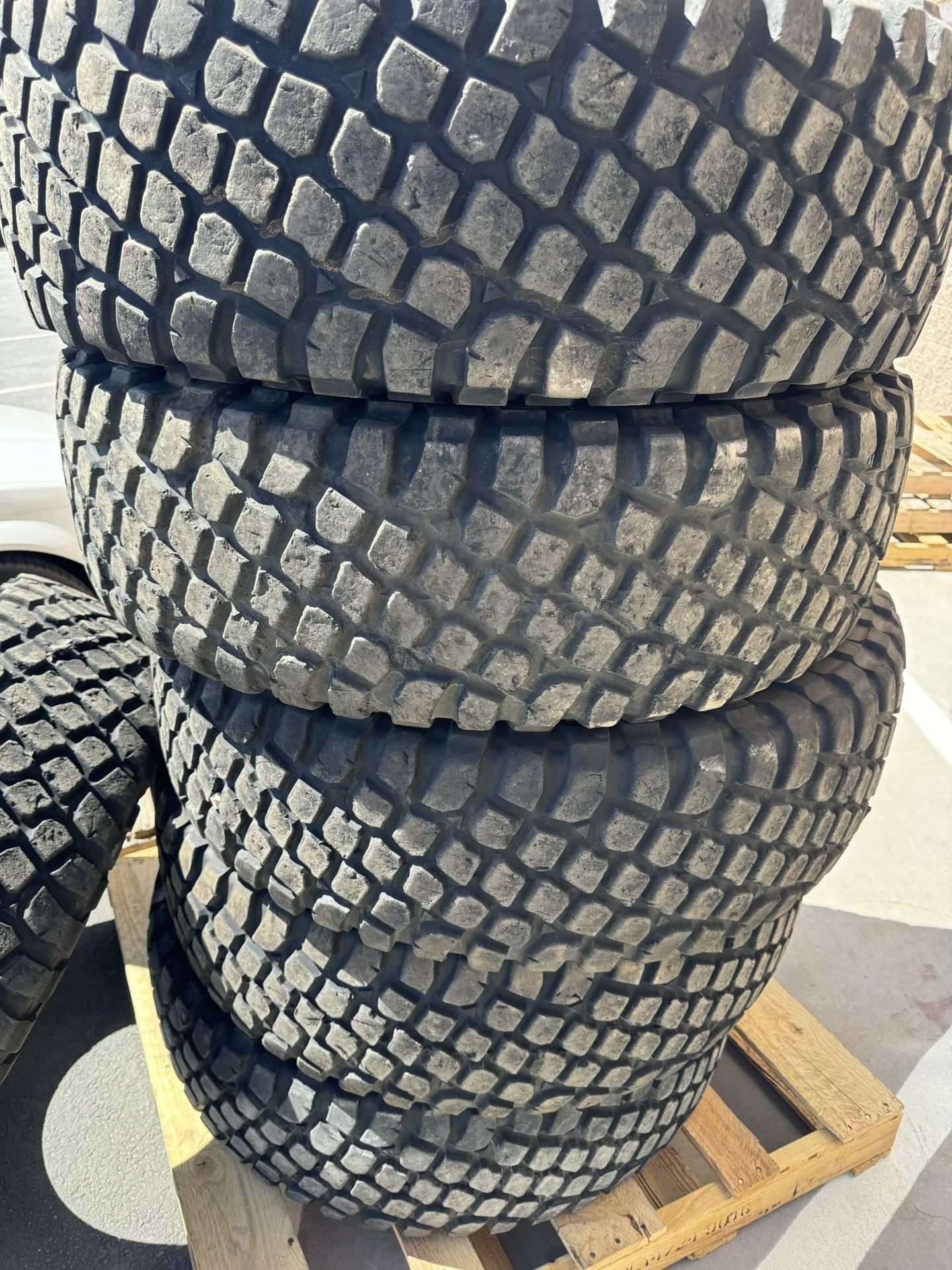 40x12.50R17 BFG Off Road Tires (6)