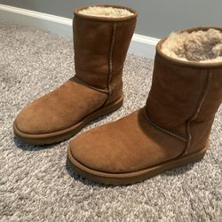 UGGS- Chestnut,  Size 7