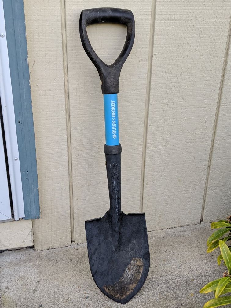 Small D-Handle Gardening Shovel for Sale in Olympia, WA - OfferUp