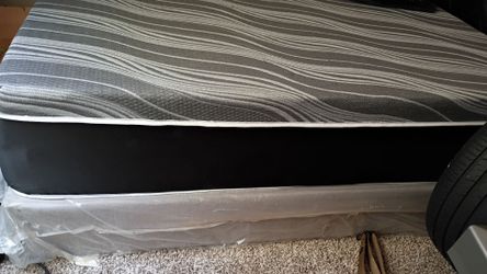 Queen bed- Moving