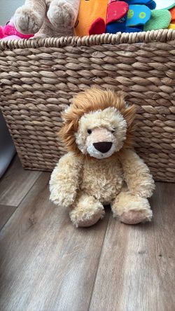 Lion stuffie