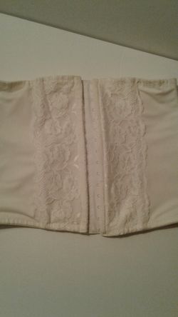 Secret Treasures Waist Girdle Size Large in White Adjustable