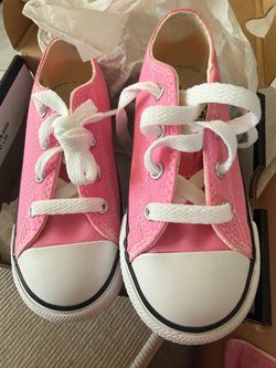 Infant converse pink size 8 like new with box