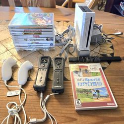 Wii Sports  Bundle. Console, 10 Game Lot, 2 Controllers,2 Nunchucks, Loaded