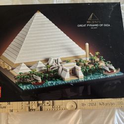 Great Pyramid of Giza Lego set (brand new)
