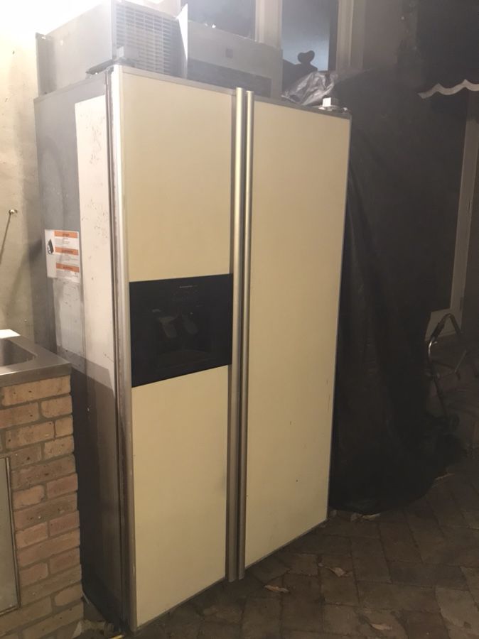 Refrigerator kitchen Aid
