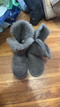 UGGS Women Size 6