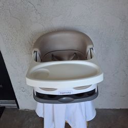 INGENUITY BABY BASE 2 IN 1, BOOSTER SEAT FEEDING.