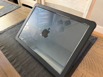 Apple MacBook Air M2 2022 - NO trades
