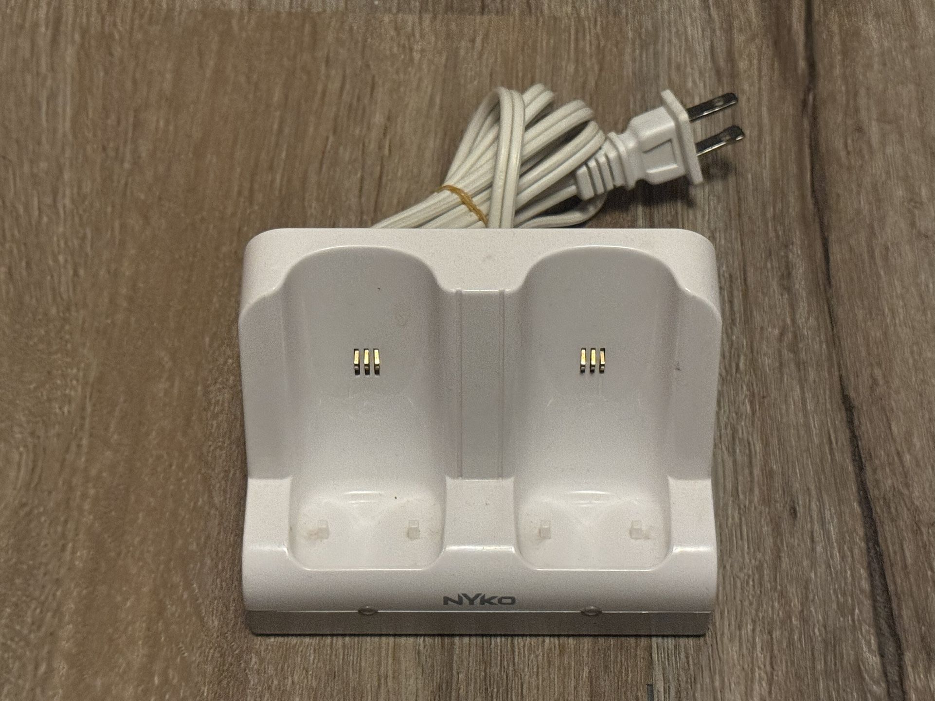 NYKO Charge Station For Wii Remote Rechargeable Battery Dock  ( Dock Only )