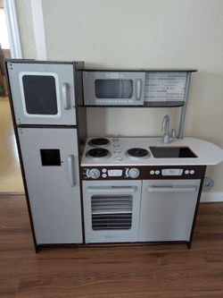 Kids Play Kitchen