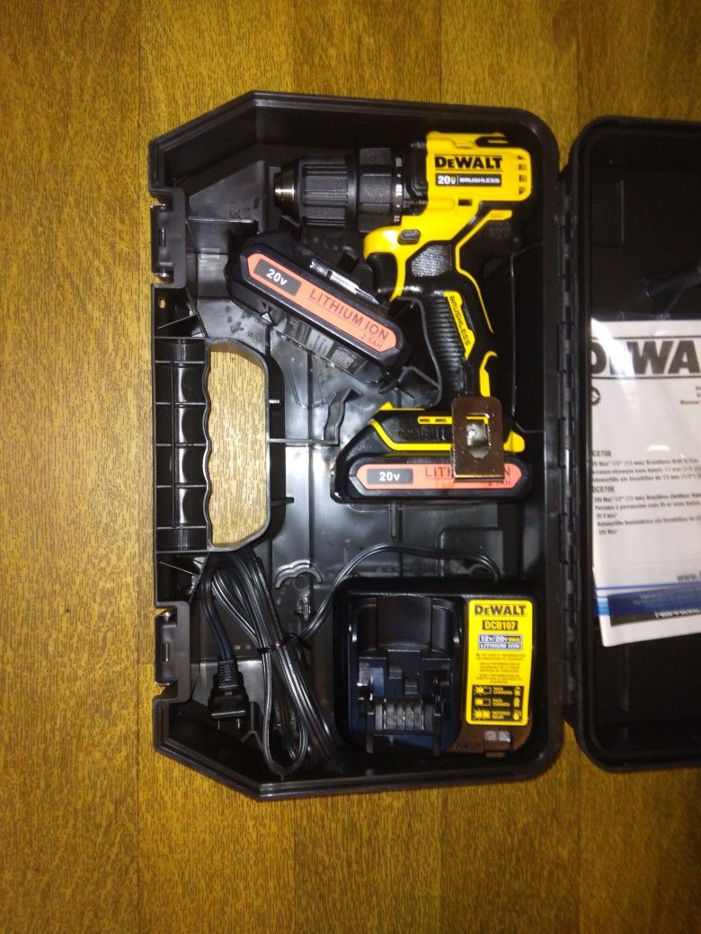 DeWalt 20 Volt Max Brushless Drill Kit With 2 Batteries Charger And Hard Shell Case