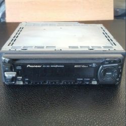 CAR STEREO PIONEER SUPER TUNER RADIO, ABOUT 200 Watts EQUALIZER And MORE.... COMPLETE Whit All CABLES on The Back, VERY NICE. DETACHABLE  FACE