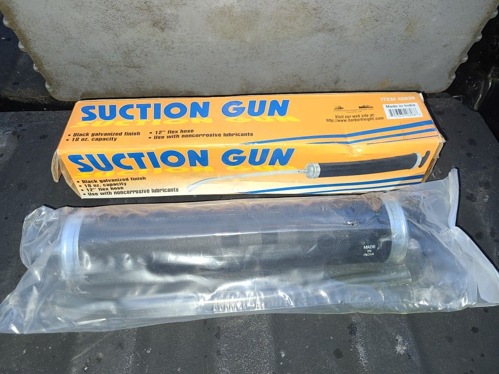 Suction Gun with 12" Flexl Hose 18 oz Capacity` Transfer gun