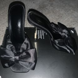 black and gold heel (elegant)