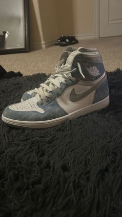 Jordan 1 Hyper Royal Smoke Grey