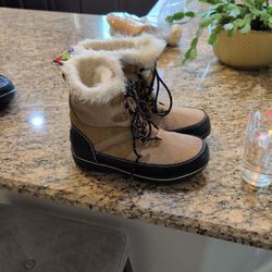 Boots Winter Woman's Size 9