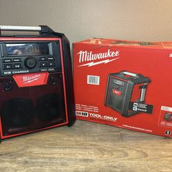 Milwaukee M18 Lithium-lon Cordless Jobsite Radio/Charger