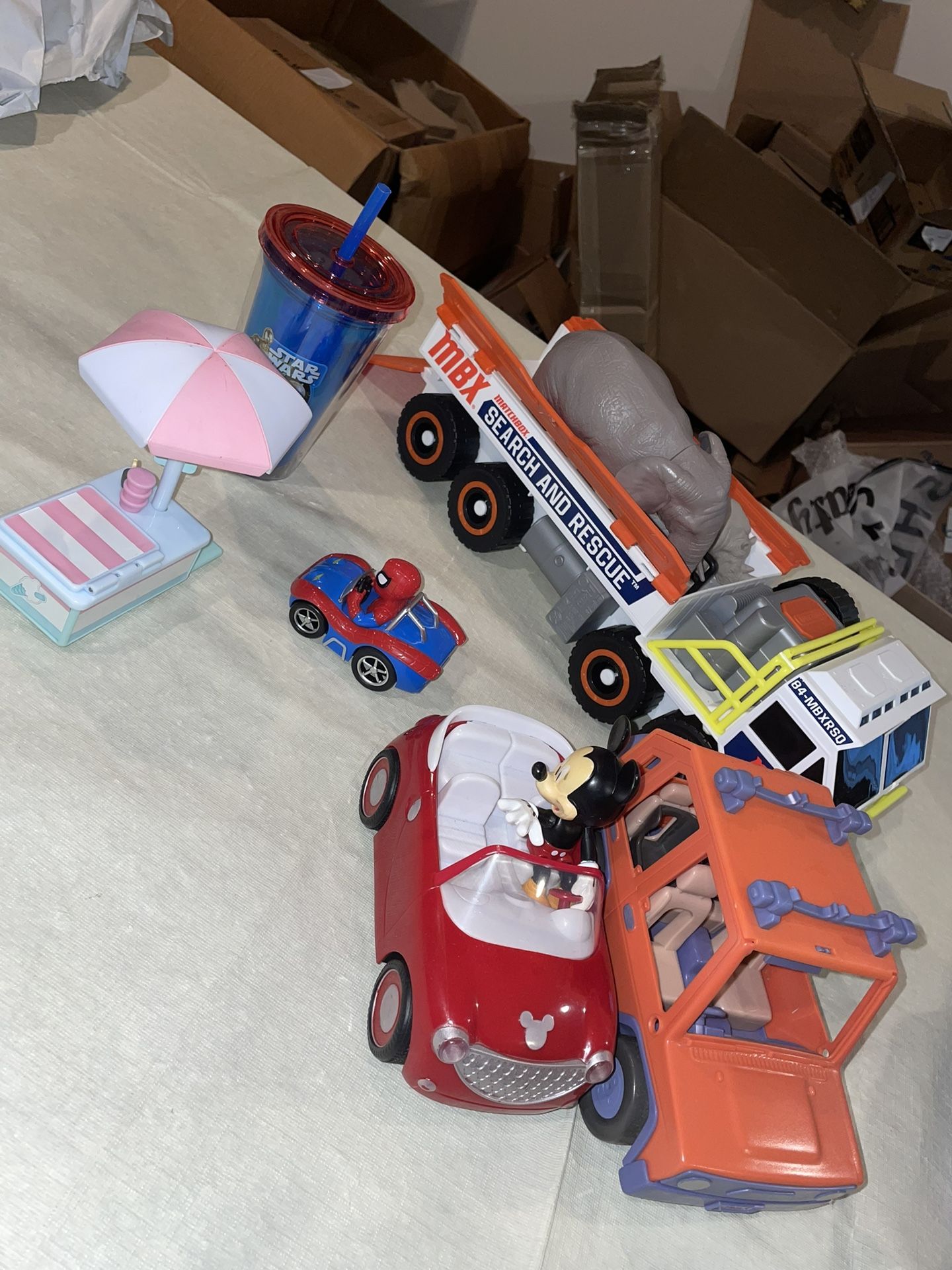 6 toy Lot Vehicle Mix Mickey Mouse Electronic Matchbox Safari Spider-Man Mickey Mouse Star Wars cup