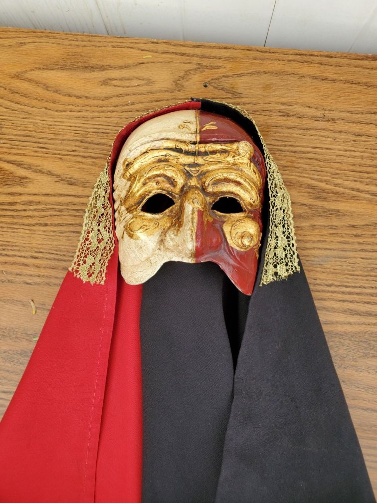 Costume mask