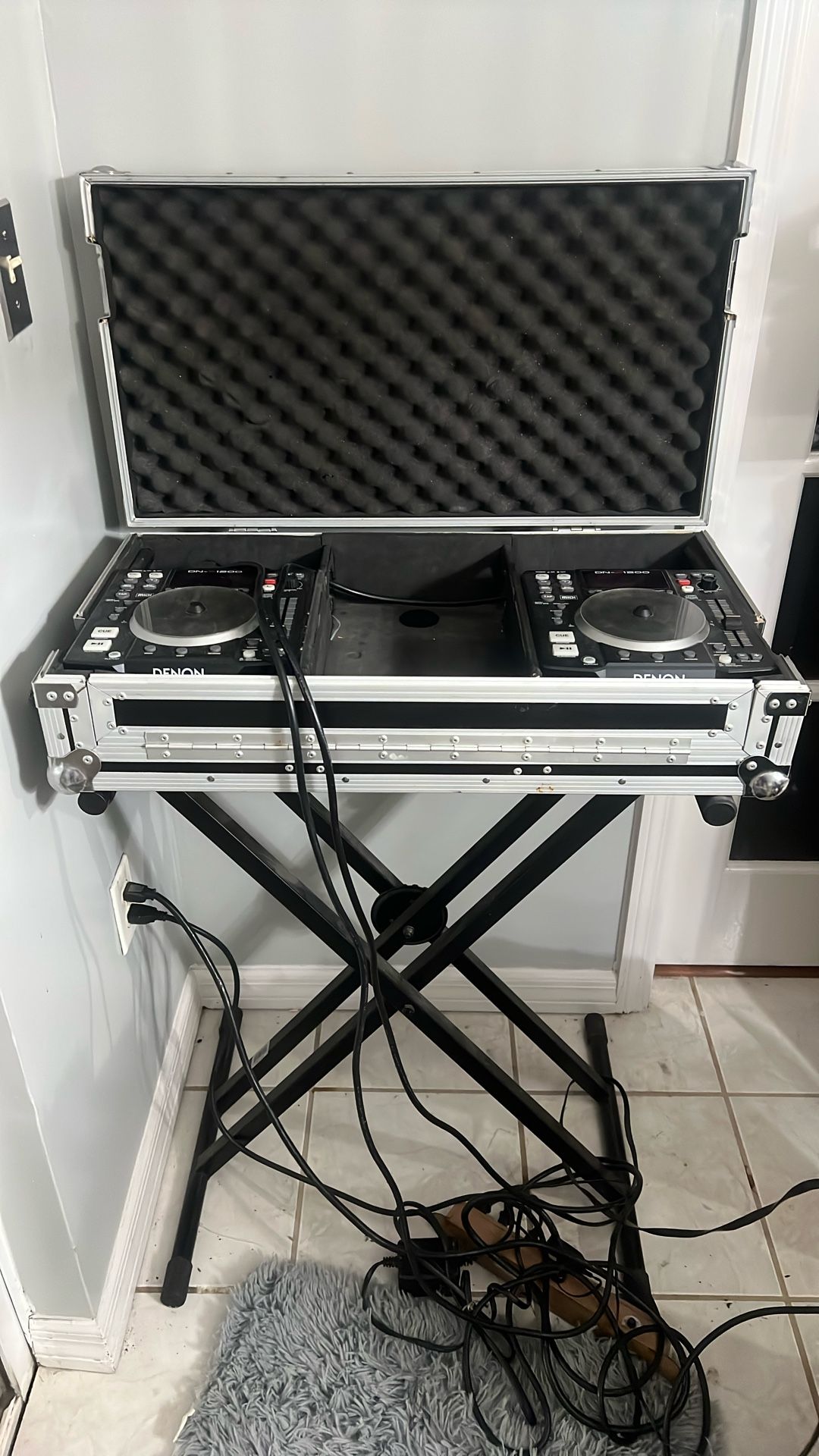 Dj 2 Denon Dn-s1200 W/ Box And Stand