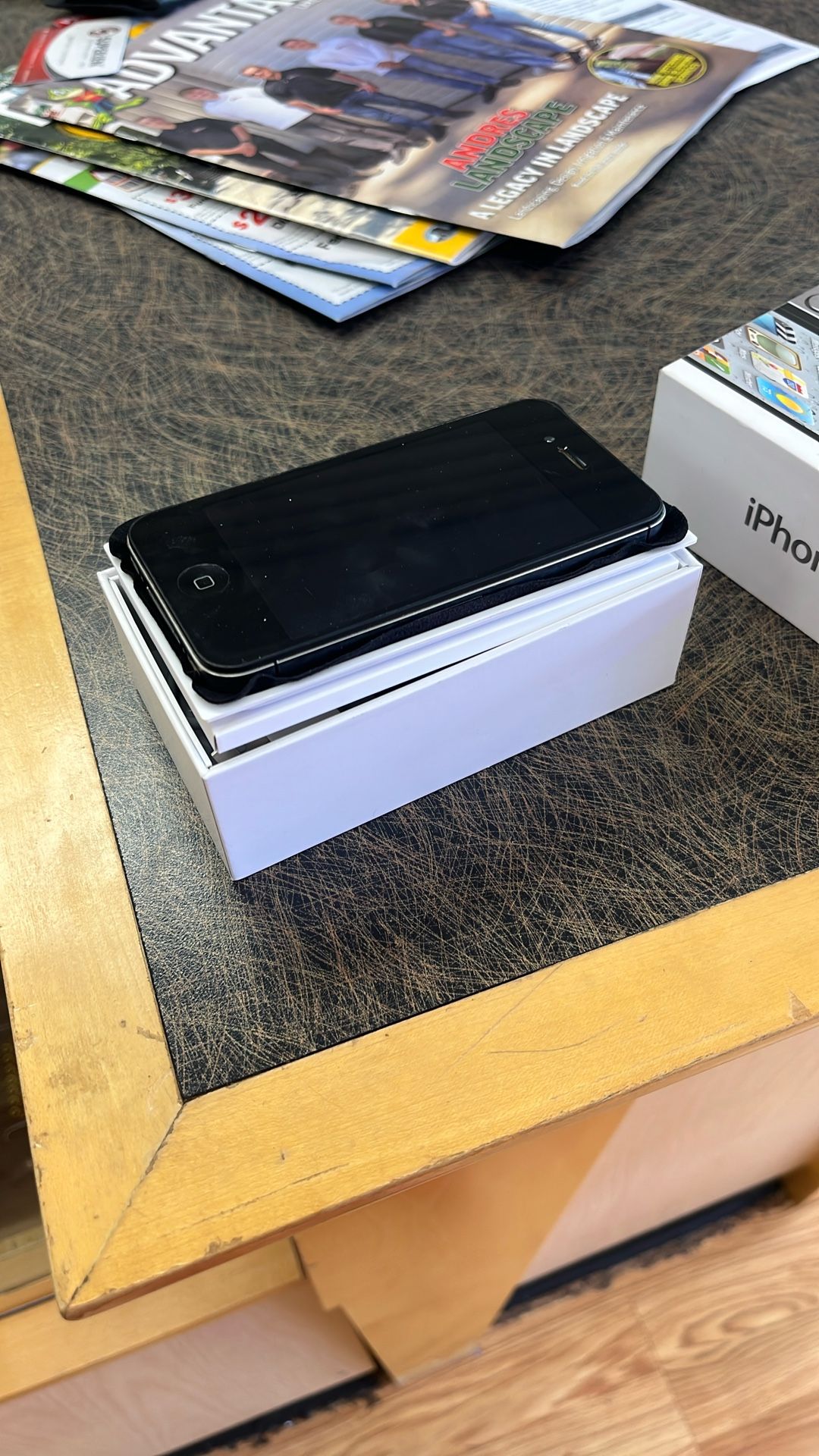 iPhone 4s With Box