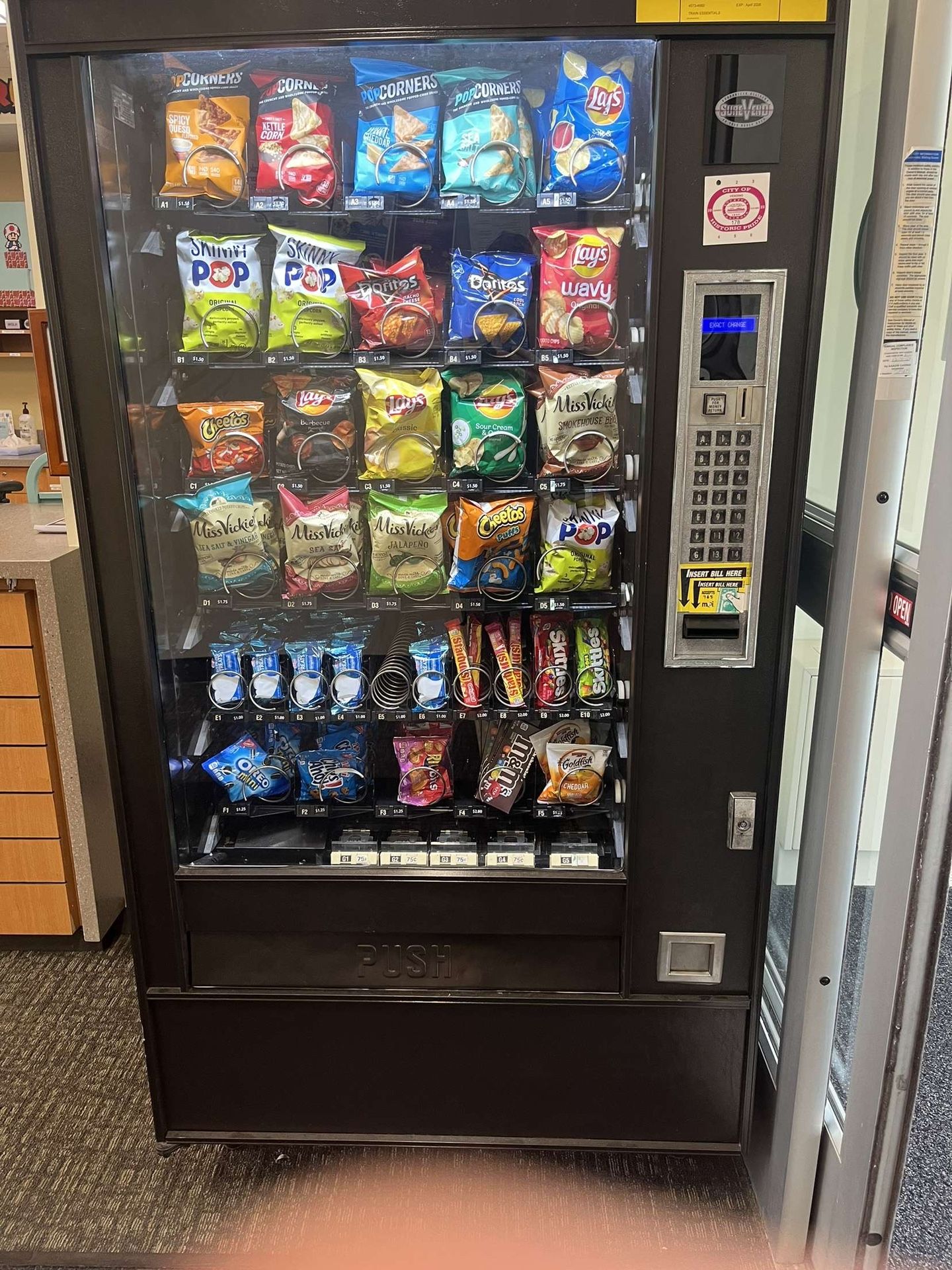 AP 7600 Vending Machine