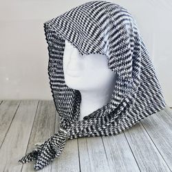 Black and White Grometric Diamond Pattern Design Pleated Ruffled Fan Style Head Wrap Scarf with Silver Toned Bolo Slider. 100% Polyester. New. 

Makes