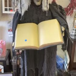 New Ltd 6 Ft Halloween Witch, Eyes Light Up And It Talks