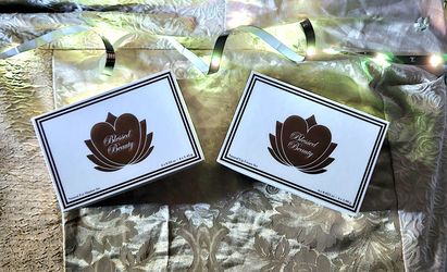 Lip And Eye Sets Designed For Blue Eyes. 