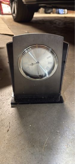 Brushed Silver Desk Clock - broken hand