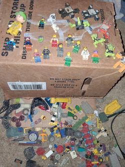 A lot Of Vintage Legos. Buying All For The Price