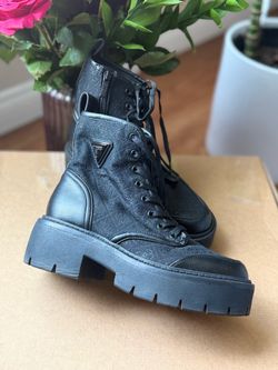 Like new guess boots