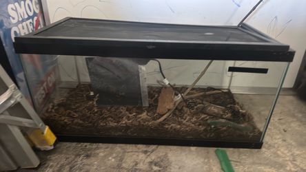 Reptile enclosure