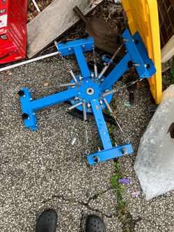 Engine hoist leveler