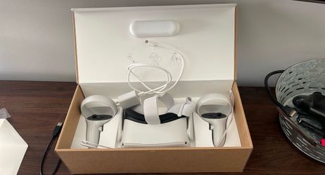 Oculus Quest 2 - 256 GBs Like New
