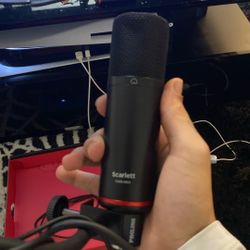 Scarlett Microphone 
