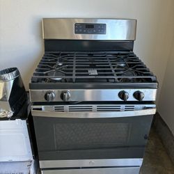 Gas Range And Over Range Microwave 