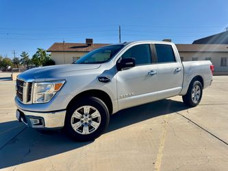 2017 Nissan Titan