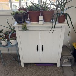 Modern White Storage Cabinet – Perfect for Entryway, Plants, or Small Spaces