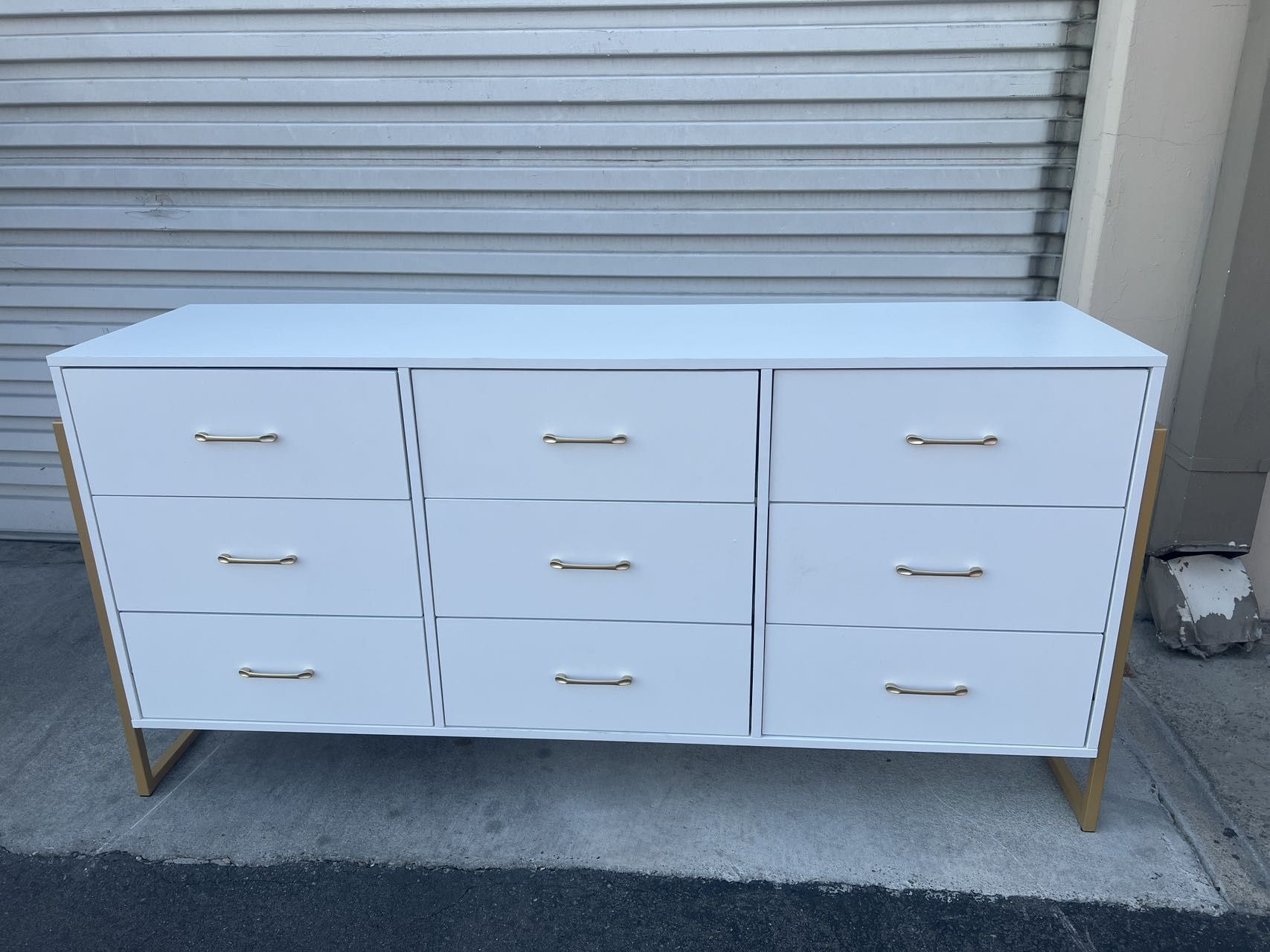 Modern 9 Drawer Dresser with Metal Legs, 61.4" Large Dressers & Chests of Drawers Storage Tower Organizer for Bedroom, Living Room, White