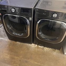 LG ThinQ Washer & Dryer Bundle Gas 