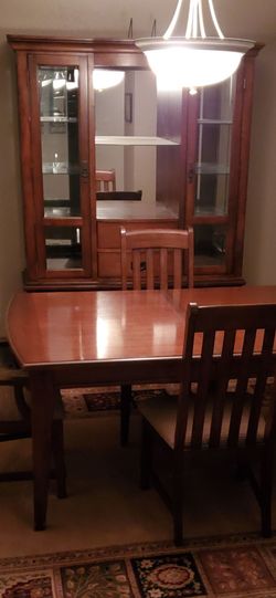 (Negotiable) Beautiful Dining Room set 8 piece