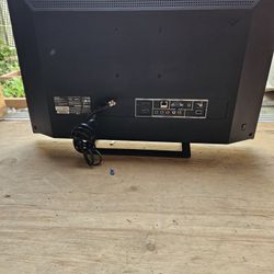 Vizio E280i-B1 28-inch 720p 60Hz Smart LED HDTV. 