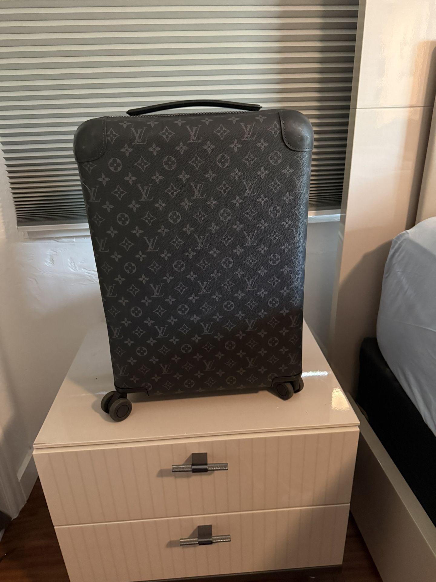 Louis Vuitton Keepall Rolling Suitcase – Monogram Graphite – 55 Carry-On