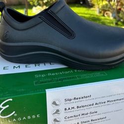 Men’s slip resistant work shoes sz 9. Brand new