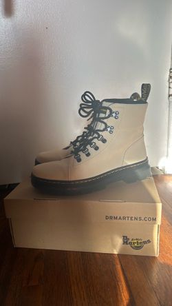 Brand New Dr. Martens Combs W Waterproof Suede Boots - Women’s 9